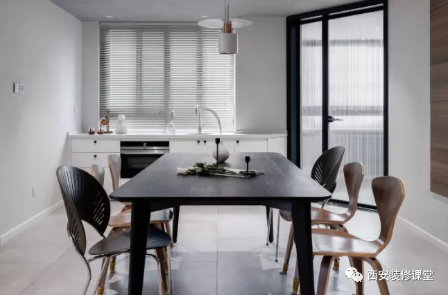 餐厅靠窗户,当然不能浪费