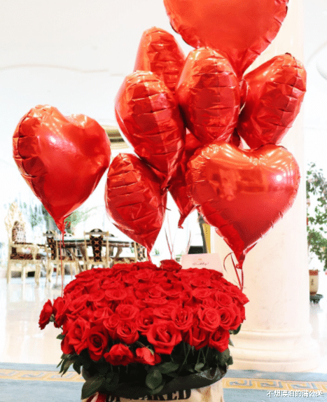 葛天|刘翔前妻葛天晒玫瑰花和钻戒，疑暗示新恋情，却被网友嘲：你是二手货