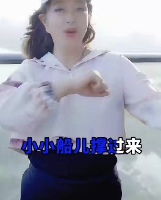 刘晓庆|66岁刘晓庆再整容也难以掩饰老去痕迹，美颜开到顶级依旧有些“吓人”