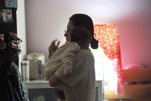 京妈说|出生时嚎啕大哭，抱来妈妈身边瞬间停止，宝宝什么时候开始认妈妈