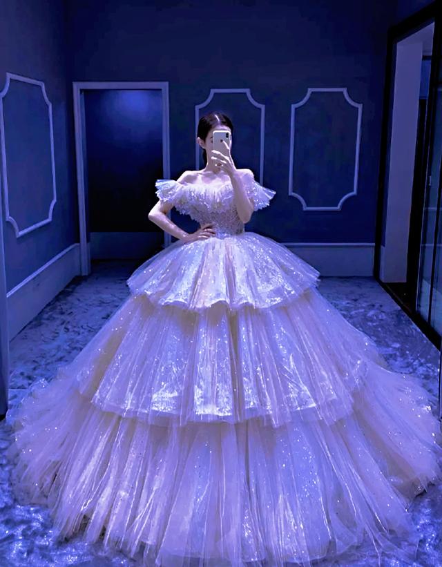 泡沫说情感|心理学：你第一眼喜欢哪套婚纱？测你容易被烂桃花缠身吗？