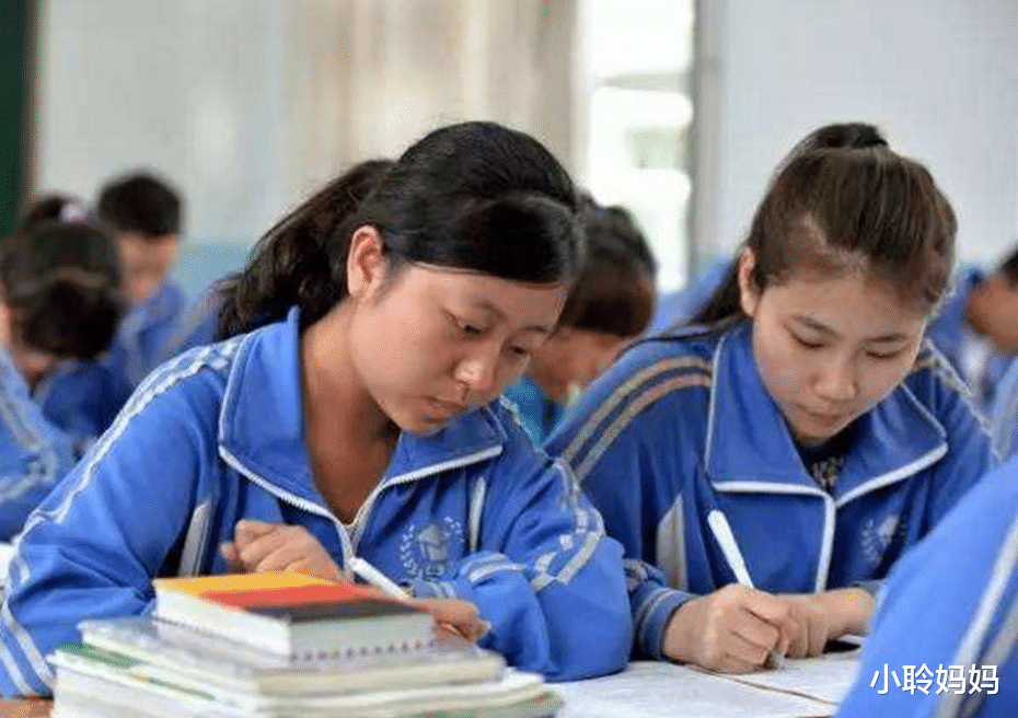 小聆妈妈|从小学到高中，有一年被称为“分水岭”，成绩一旦下滑很难补救
