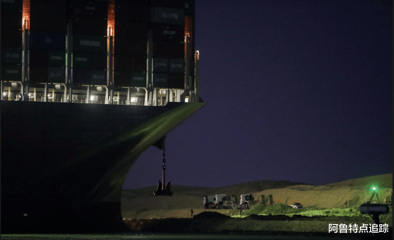 阻塞蘇伊士運河的巨型集裝箱船有瞭輕微移動，但不清楚何時會恢復正常航行-圖5