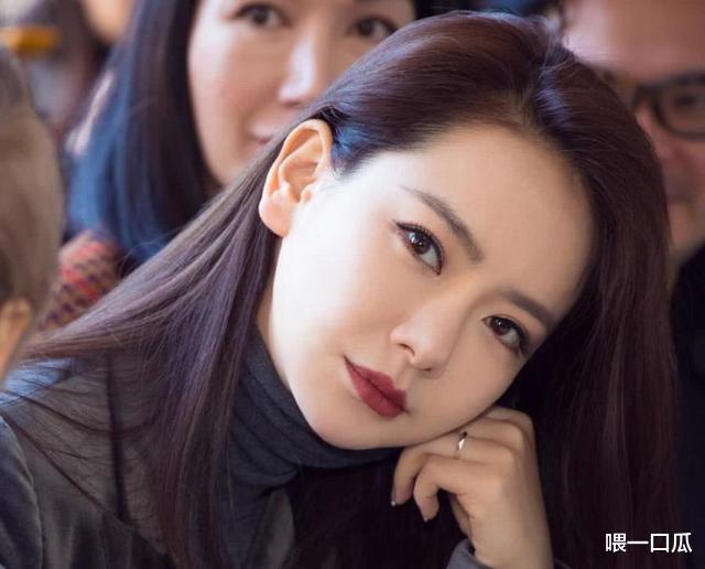 戚薇|承认割双眼皮后，她又坦白自己是双性恋，与前女友的恋情浮出水面