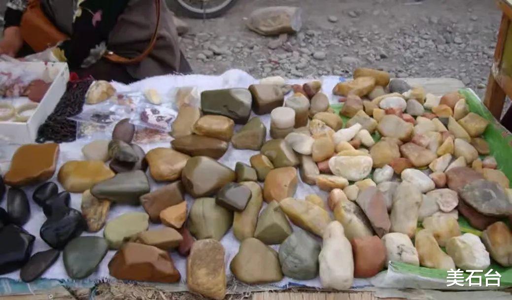 归去来辞|2018年，一块拇指大的小石头，拍出了1260万，克价126万