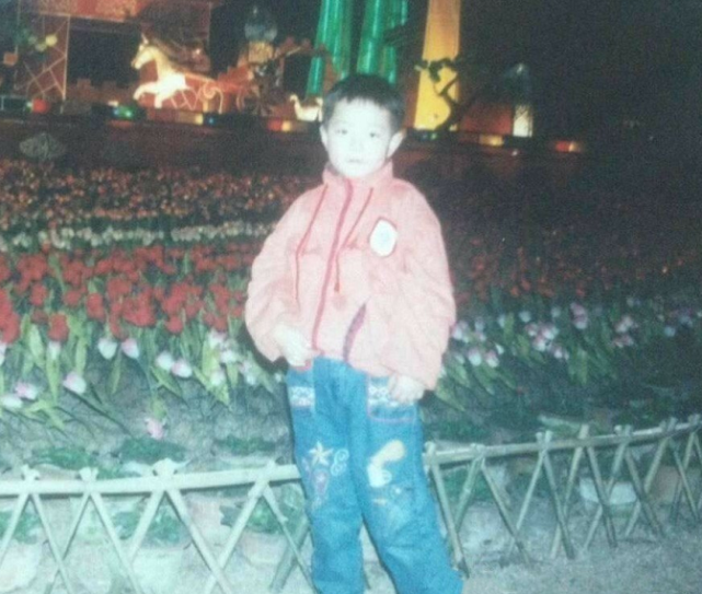 肖战|肖战惨遭同班同学“控诉”：嘴欠爱玩烂梗，常常损人不利己