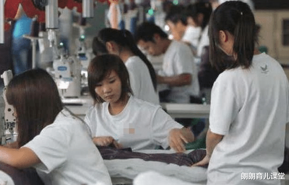 朗朗育儿课堂|“人大才女”嫁给庄稼汉,连生5娃沦为低保户,网友:书白读了?