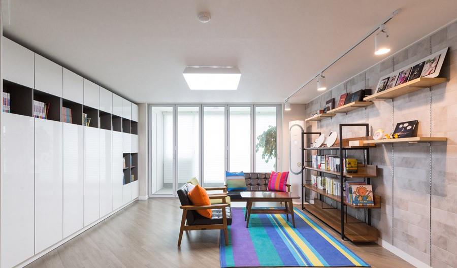 客厅不装沙发+电视,沙发墙改成柜子,103㎡装修不走寻常路!