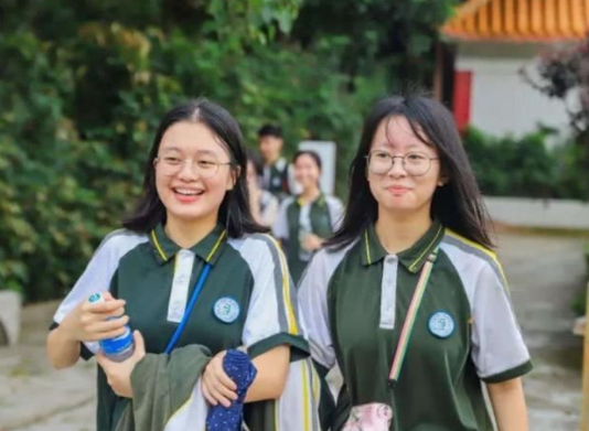 糯妈育儿经|“高考700分”和“现金700万”，你会怎么选？大学生答案出奇一致