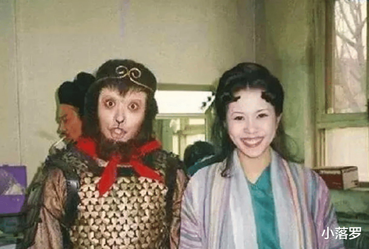 林青霞|19张罕见照：林青霞在美国洗“泡泡浴”，成龙在巴黎“飞檐走壁”