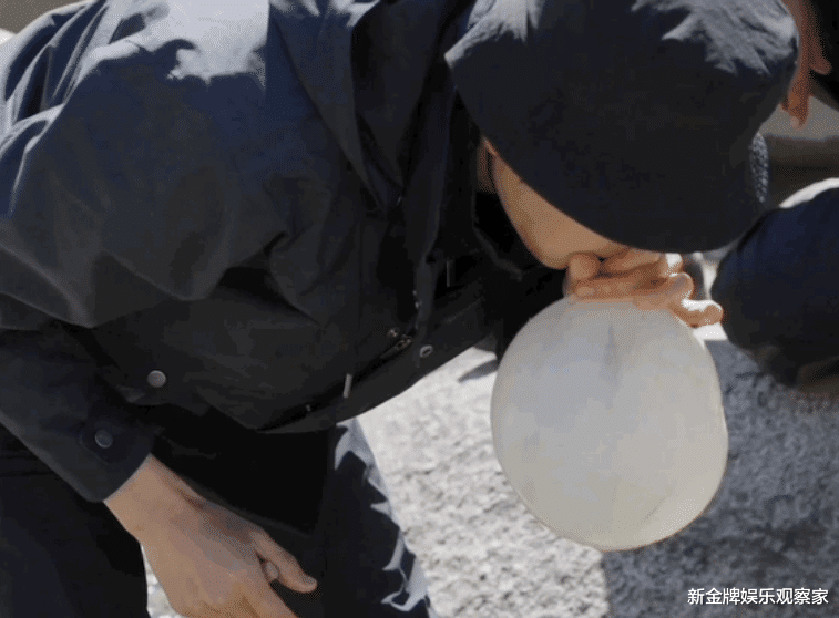 |钟汉良复刻红军用猪膀胱做水囊，还喝辣椒水，这才是有担当的偶像