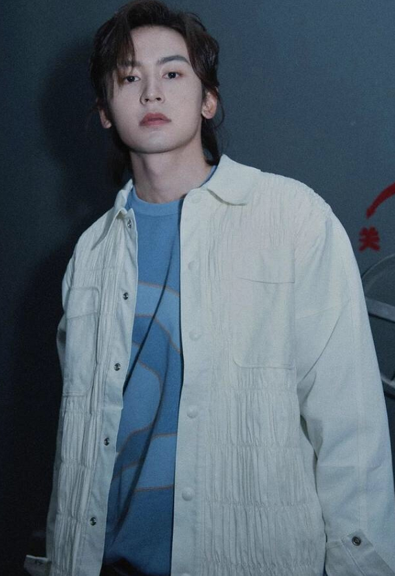 张哲瀚|张哲瀚疑似私联,聊天记录语气油腻,提到赵薇王一博人设崩了