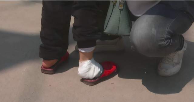 亞洲播報一姐 安徽一老師疑醉酒后虐待學生，拿熱水潑學生，相關部門已介入