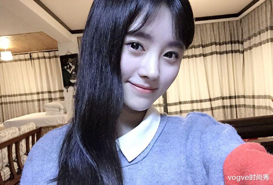 鞠婧祎|鞠婧祎穿山寨又翻车，和杨幂“同款”毛衣，却被嘲：假人穿假衣