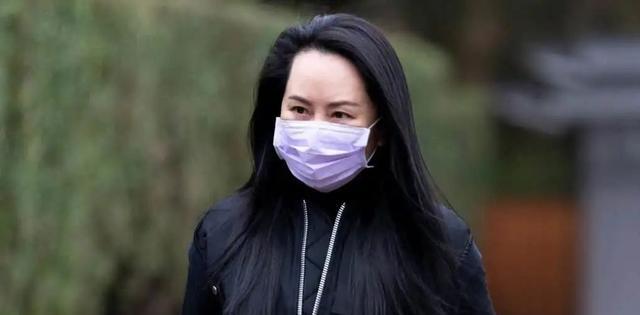 孟晚舟|孟晚舟“霸气出庭”照太惊艳！换黑长直新发型，白到发光更显气质