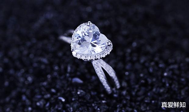 真爱鲜知 如何让爱情重新焕发生机？30分钻戒寓意深厚，令爱情充满色彩