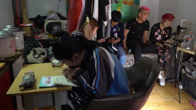 红毛皇帝|内地最惨网红，到死还在直播