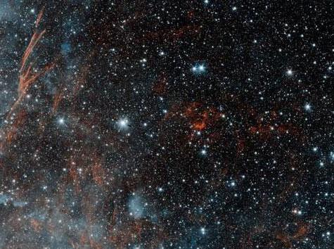宇宙中有一片“墓地”,里面的残骸正在孕育新的星球