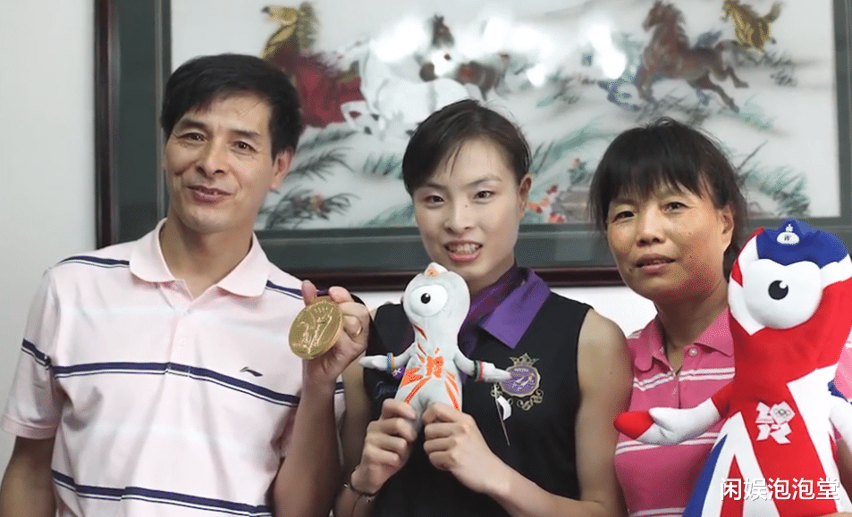 吴敏霞|吴敏霞报喜怀二胎，曾为老公签病危通知书，如今他们过得怎么样？