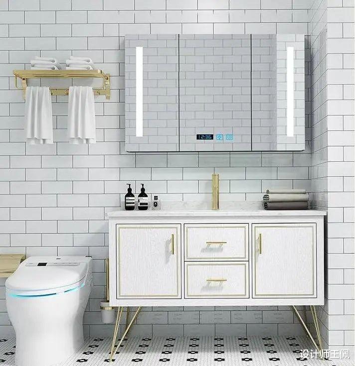 同样是不足5平方的卫生间,为什么我们家会很凌乱?看着就糟心
