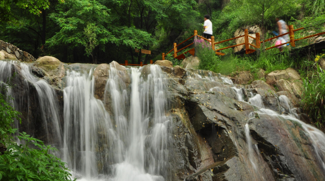 穷游 山东又一景区走红,风景不输九寨沟,门票120元,游客好评如潮