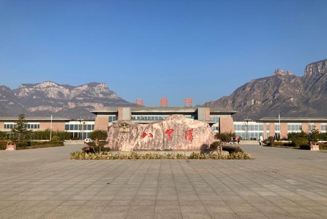 太行山 河南省最北部的太行山上，有着和郭亮一样的挂壁公路，你来过吗？
