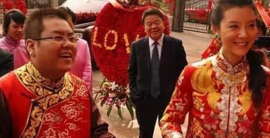 车晓|车晓离婚九年，首次公开自己是单身状态，嫁几次了？