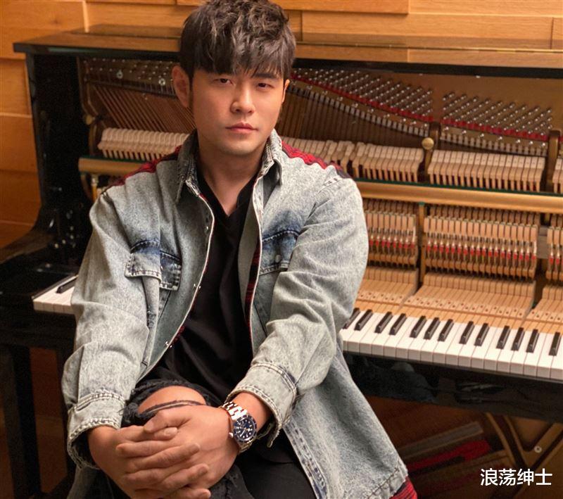 周杰伦|他嫌周杰伦的歌“听几次就腻、歌声普通”，网友揭这点封神