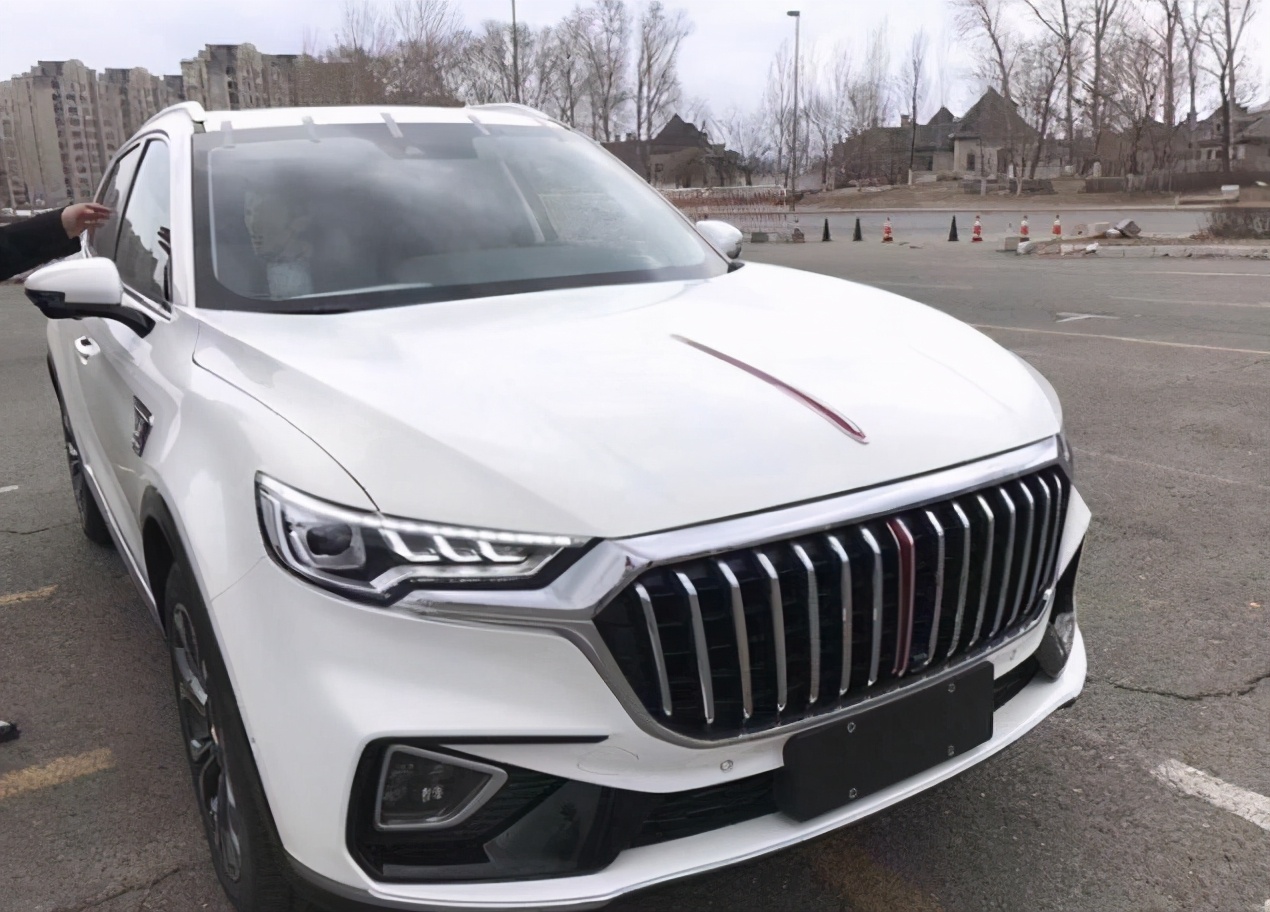 红旗hs5|估计又是爆款！新款红旗HS5实拍，外观升级换全新LOGO，3季度上市