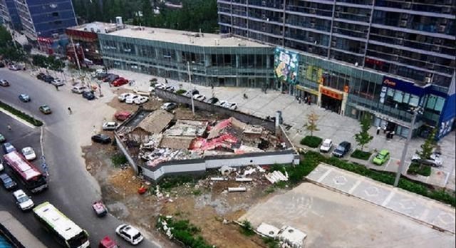 上海市|上海“悲惨”钉子户：在马路中间苦守14年，结果一分钱也没多