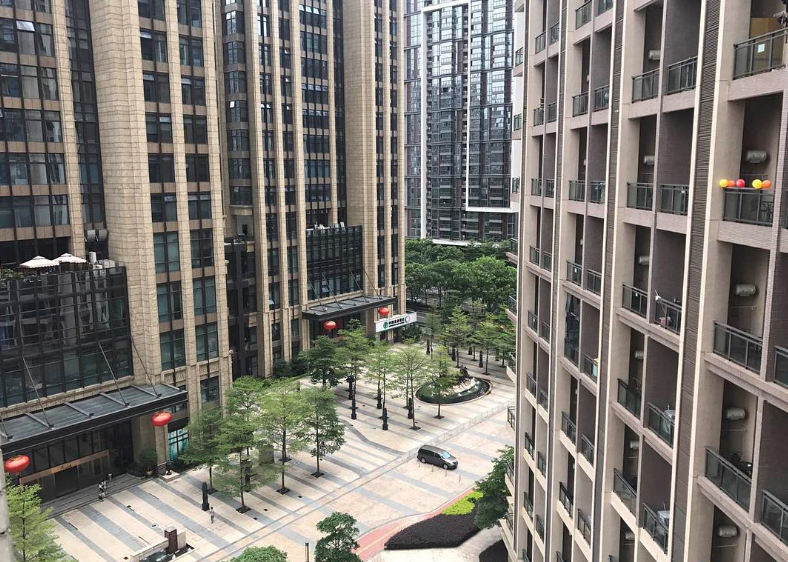十万个家居为什么|为什么懂行人买房常说：买边不买中、买东不买西，谁住谁知道