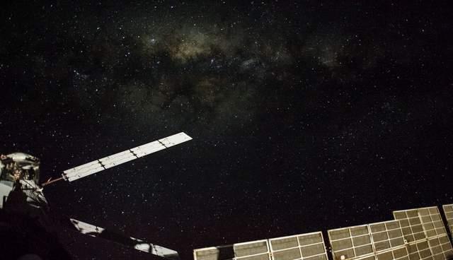 太空 太空的“真面目”究竟是什么样的？星河璀璨？还是一片漆黑