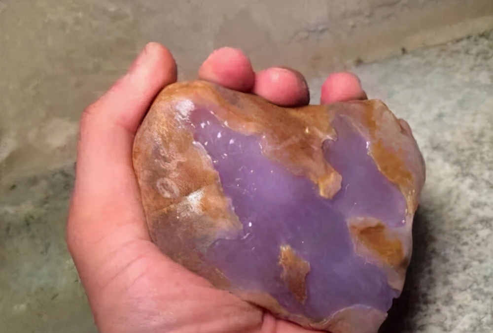 翡翠|为什么说紫罗兰“见光死”？连千万收藏级翡翠也难逃一劫?