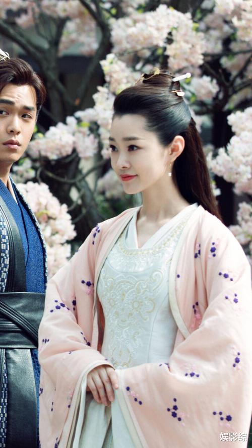 娱乐圈|娱乐圈中演主角撑不起，演配角抢风头的女演员，今再添两人