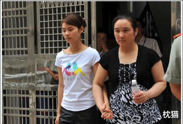 杀人案|宾馆女服务员邓玉娇，11年前不堪骚扰防卫过当，如今她怎么样了？