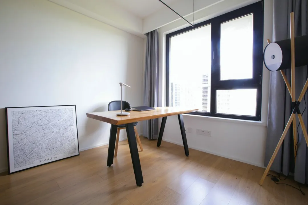 超温柔氛围感！大平层旧房改造，90后独居男生的原木小家