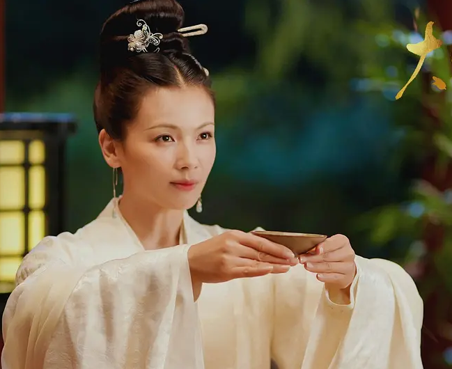 鞠婧祎|剧集榜大变化：马思纯新剧降至第六，司藤仅第三，榜首被骂翻车！