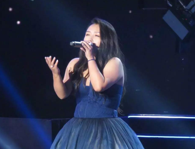 何洁|35岁何洁瘦出新高度，体重90斤，大象腿成“筷子腿”，状态似少女