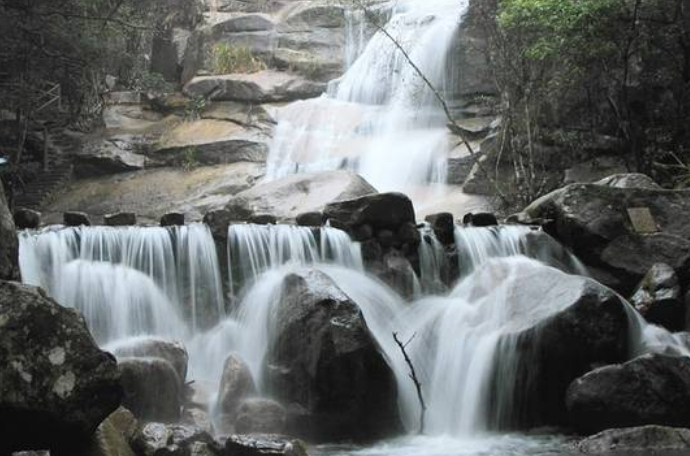 南平 南平又一山脉走红，是上古神仙诞生的源头，被誉闽北“小武当”