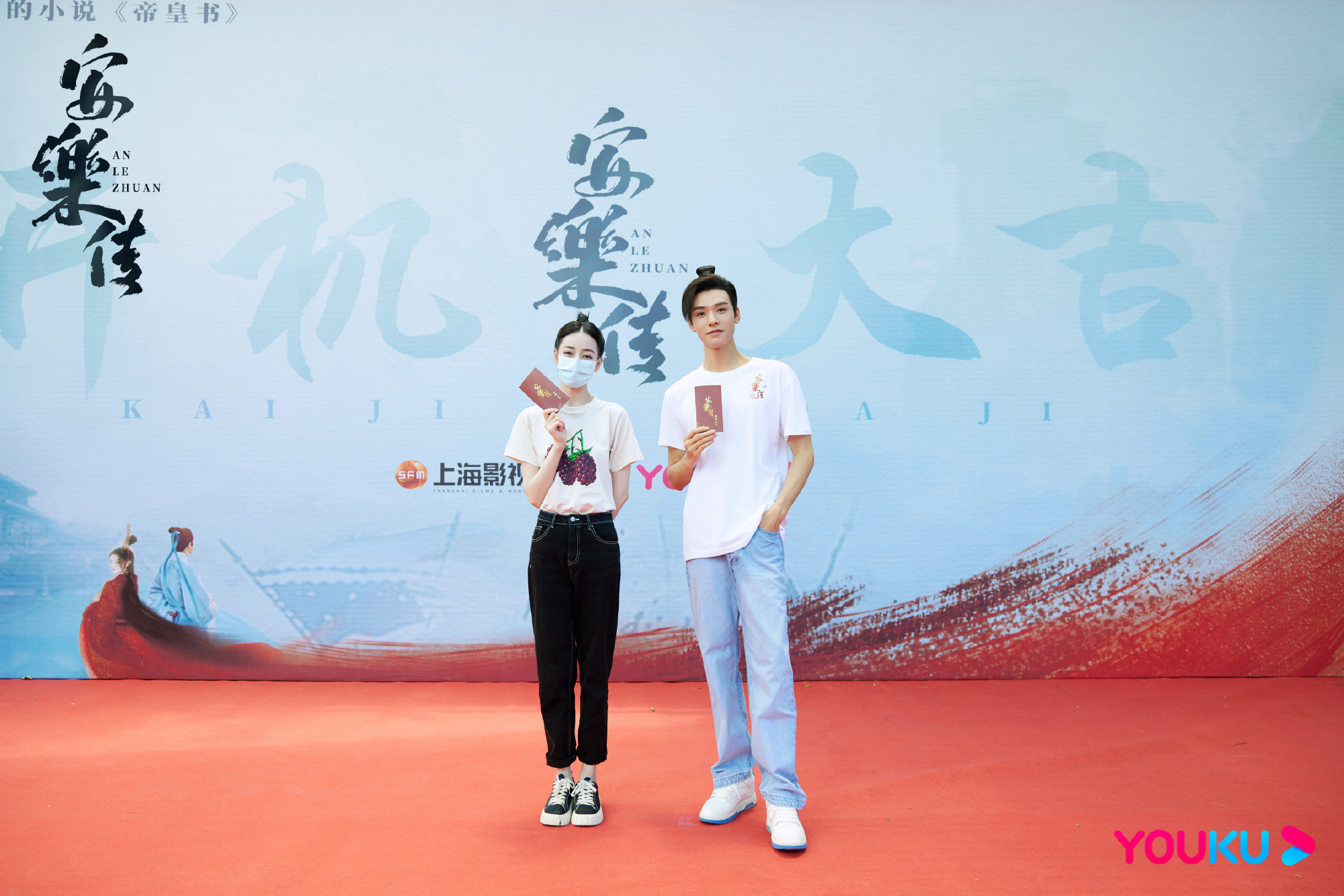 张哲瀚|张哲瀚和王佩雯疑似恋情曝光后,龚俊戴一顶绿帽子现身,表情凝重