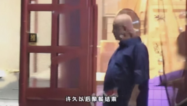 韩雪|徐峥现身被偶遇，穿着宽松难掩啤酒肚，一个人偷偷吃菜叶子减肥