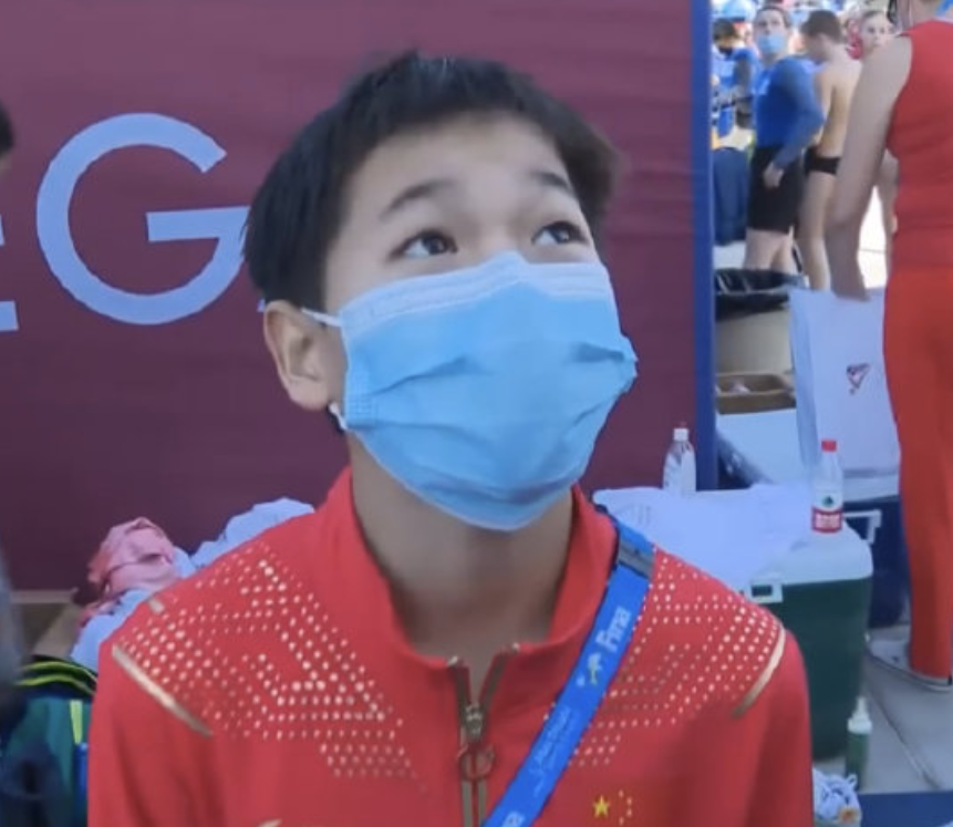 弗雷戴特|队友失误，全红婵跳海获第3名！外国记者围住全红婵拍照，人气爆棚