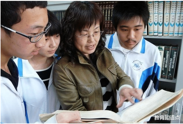 |才上班3个月，侄女说不愿再当老师了，老教师笑了，这仅仅是开头