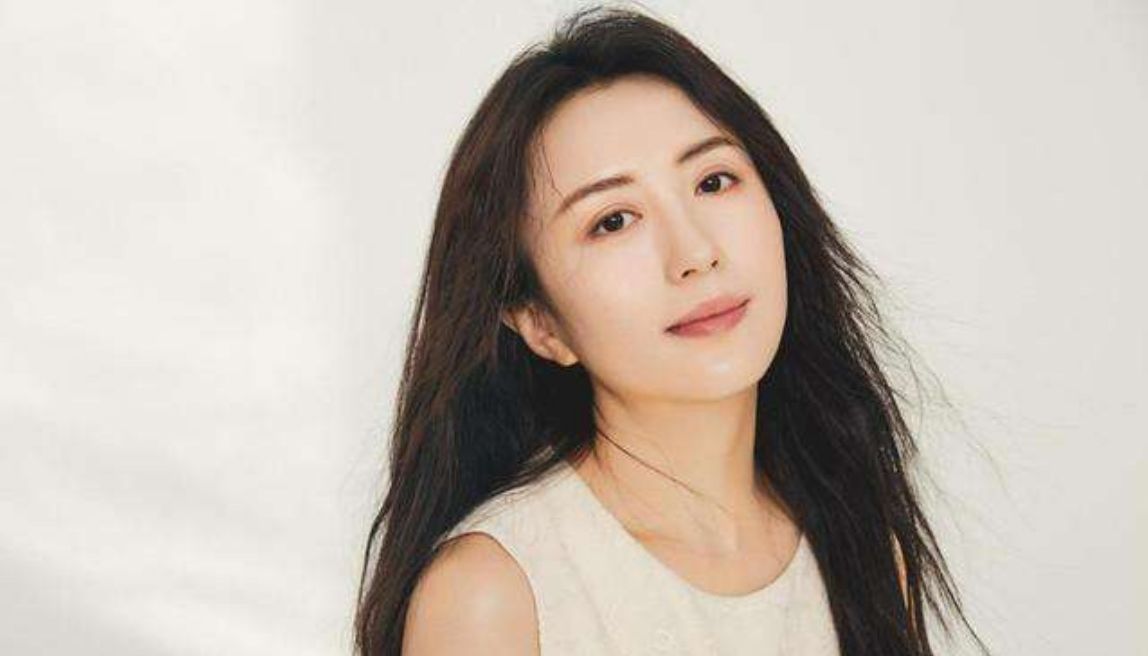 杨童舒|杨童舒：34岁在剧组意外怀孕，儿子5个月早产，丈夫身份成谜