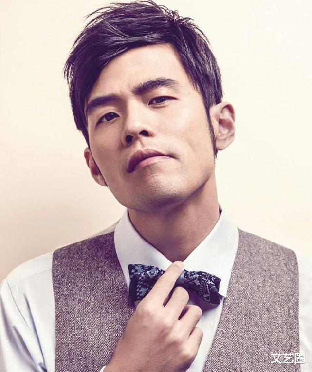 周杰伦|周杰伦模仿者接代言，产品上代言人写“周口杰伦”，网友：张江学友表示不服