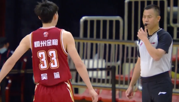 广东男篮|2分钟被广东打12-0！吴前半场仅3分，CBA裁判的吹罚恐再引争议