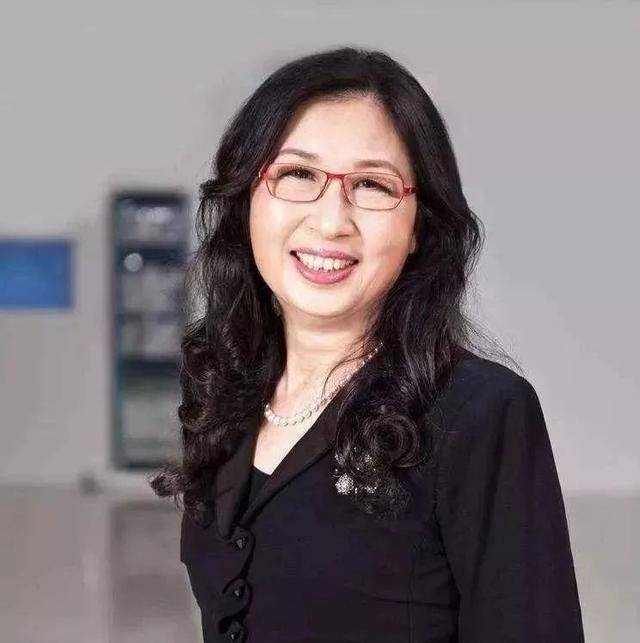 马嘉祺|任正非二婚妻子姚凌：小他30岁，长相温婉气质动人，曾是得力秘书