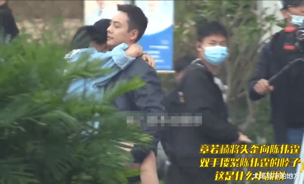 陈伟霆|陈伟霆好会撩！轻松抱起章若楠尽显男友力，女方害羞趴在他肩头