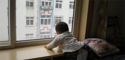 安徽幼童坠亡案:女子因与丈夫吵架,将2岁的亲生儿子从14楼扔下