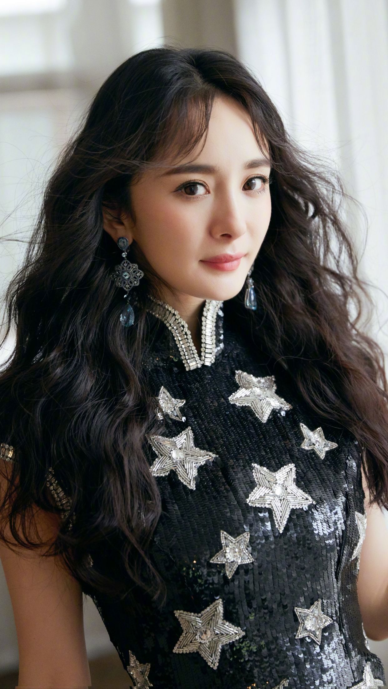 闲鱼有话说 女明星穿“旗袍”哪家强？杨幂俏皮张雨绮端庄，韩雪美出了新高度